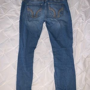 💙 Medium wash medium rise ripped jeans~